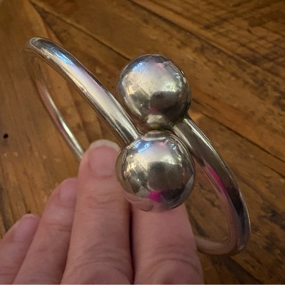 Vintage Taxco Sterling Silver hinged orb bangle bracelet Mexico - Picture 2 of 7